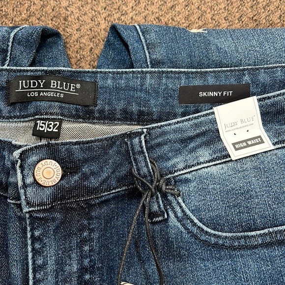JUDY BLUE NWT STAR EMBROIDERY HIGH RISE SKINNY PANTS SIZE 15/32 - Picture 3 of 6